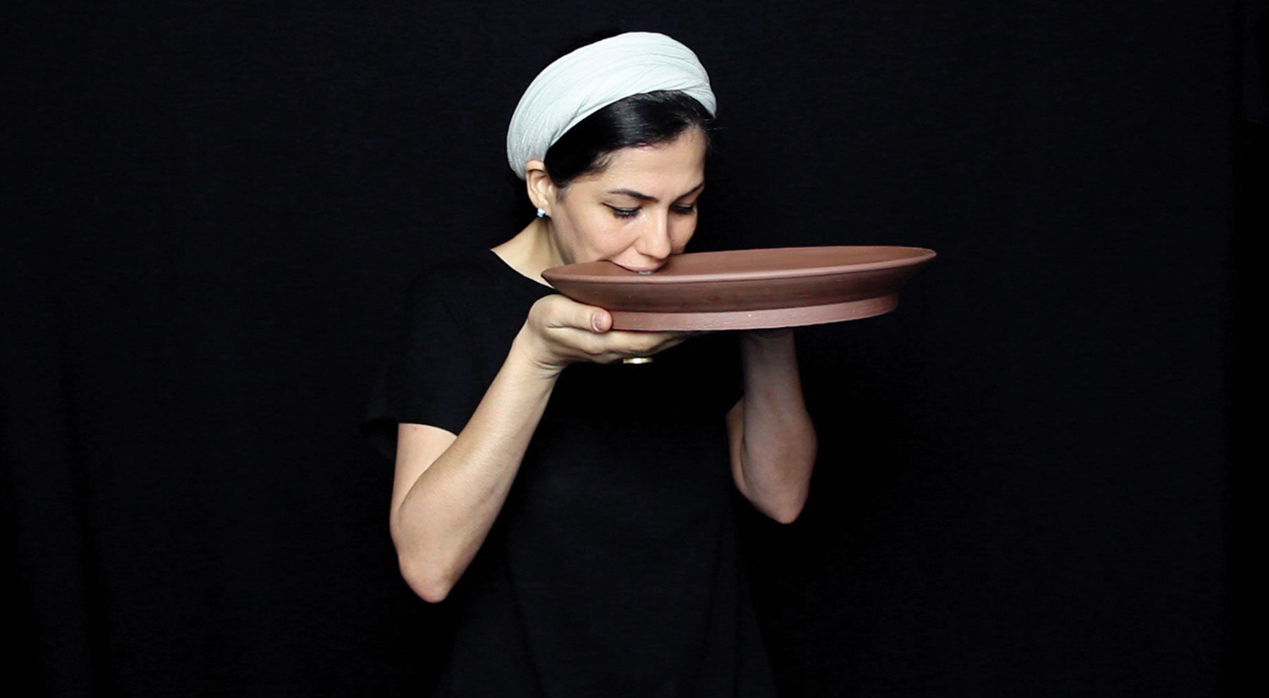 artRaheleh-Filsoofi,-BITE,-Performance-video-with-ceramic-object_2.jpg